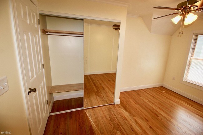Building Photo - 2 br, 1 bath  - 726 S Main St # 2 #2
