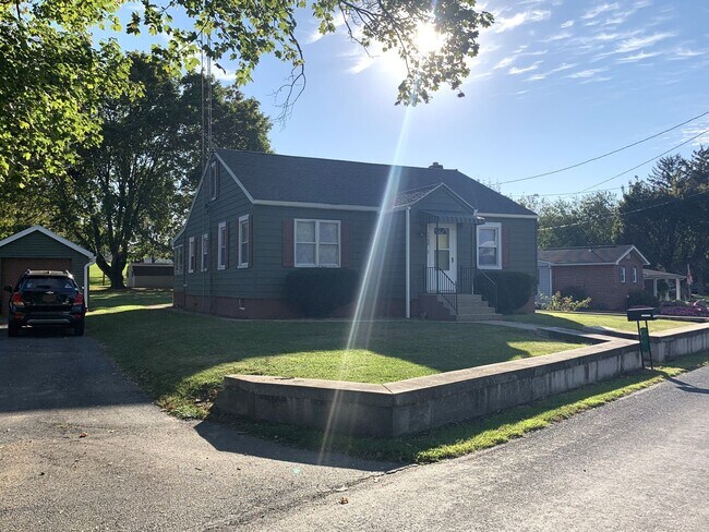 Building Photo - 1122 Garver Ln