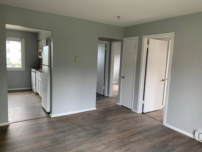 family room - 306 Wentworth Dr