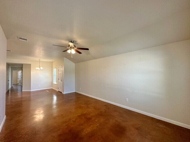 Foto del edificio - 4502 Skyflower Ln