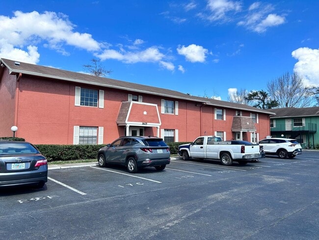 Building Photo - Excellent 1 Bed / 1 Bath located on Weatherly Condo at Central Park, Orlando