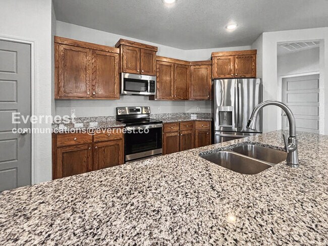 Foto del edificio - 702 Freedom Cir