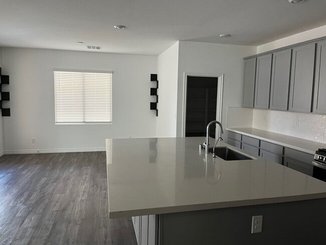 Building Photo - 4822 Spanish River St