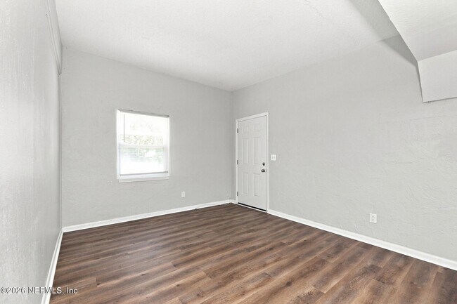 Foto del edificio - 6856 Camelot Rd