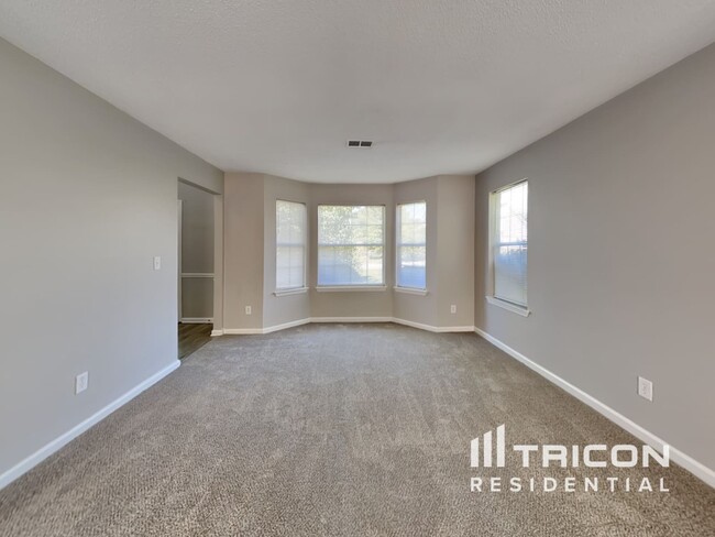 Building Photo - 3885 Riverview Bend