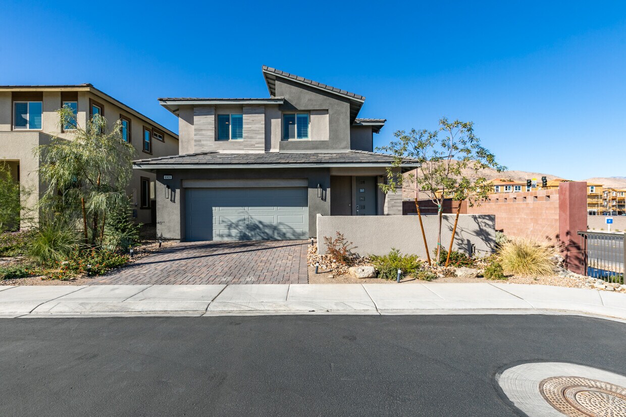 Primary Photo - 6909 Amethyst Peak St