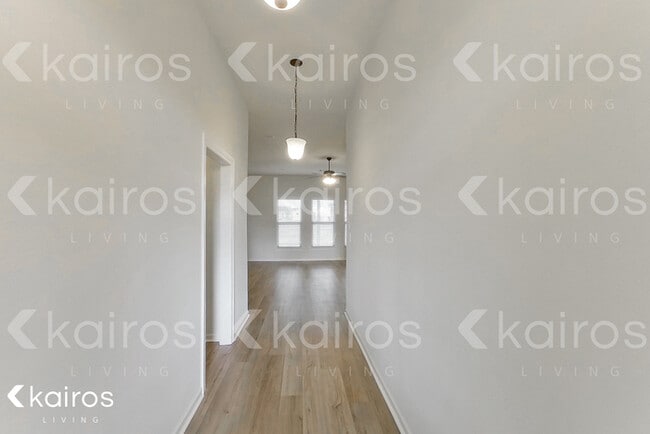 Building Photo - 1743 Park Place Dr