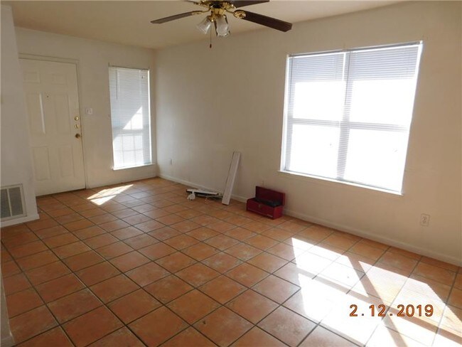 Building Photo - 1814 S FM 116