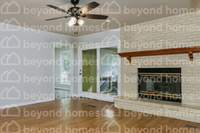 Foto del edificio - This Cozy 3 bedroom / 2 full bath and1,950...