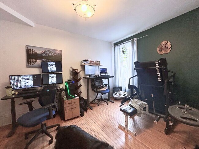 Photo du bâtiment - 130 Emerald St S