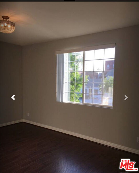 Building Photo - 962 S Gramercy Dr