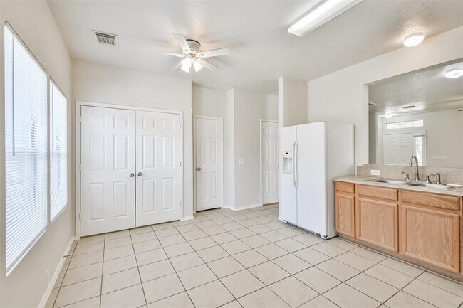 Building Photo - 23814 Single Oak St