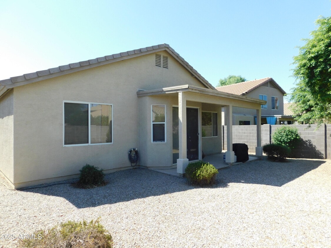 Building Photo - 2656 E Sherri Dr