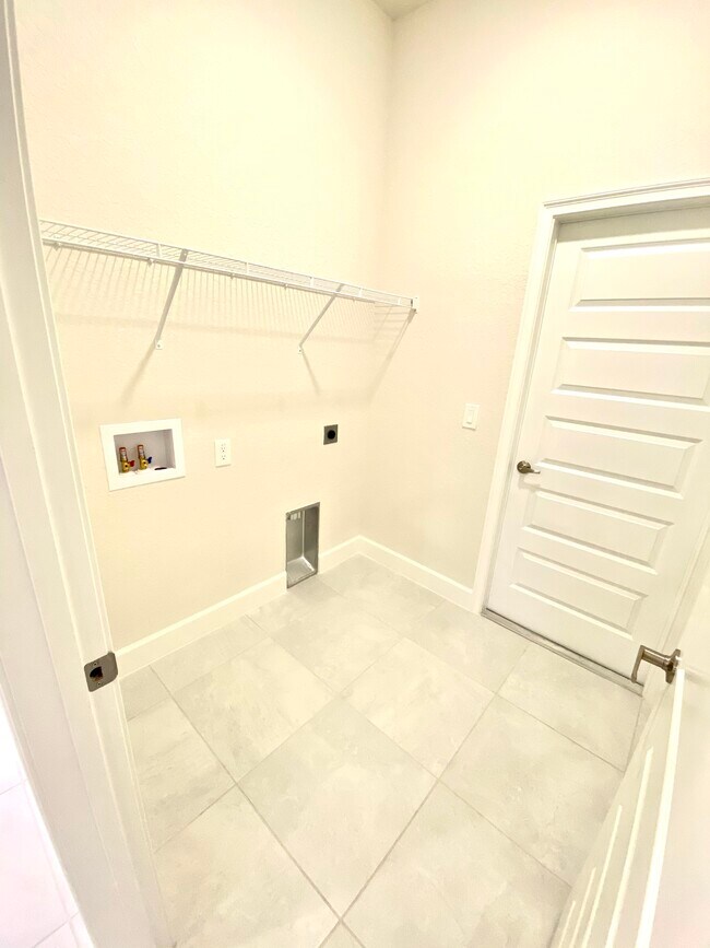 Foto del edificio - 4494 NW 2nd Ave