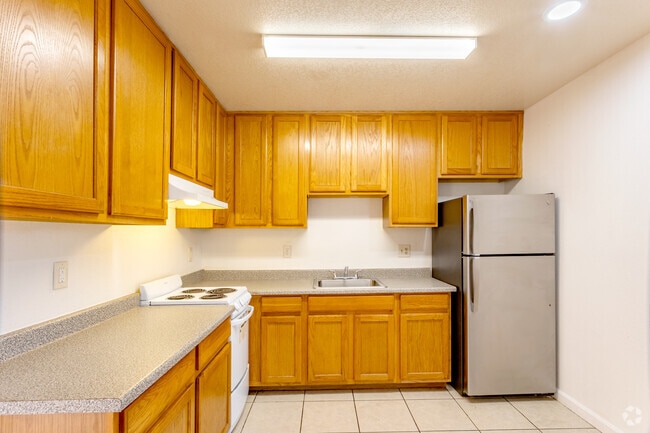 2BR, 1BA - 680SF - Kitchen - Polaris Apartments