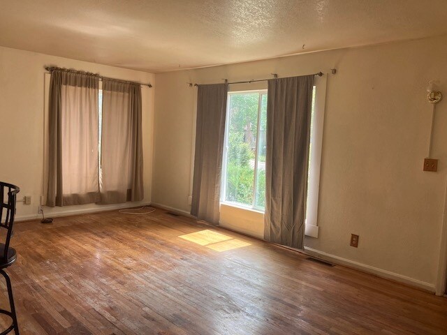 Foto del edificio - 1923 E Thornburgh Dr