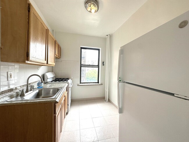 Foto del edificio - 117 Corbin Ave