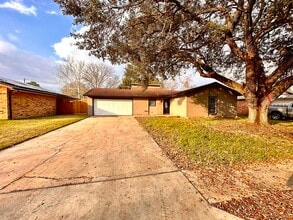 Building Photo - 2215 Gontier Dr