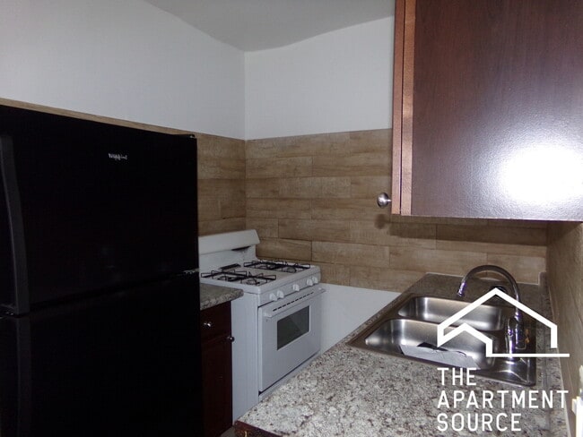 Photo - 1619 W Morse Ave Apartment