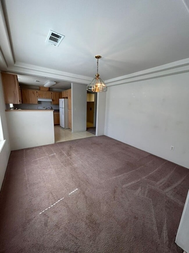Building Photo - 3 Bedroom 2 Bath Home with a 2 Car Attached Garages