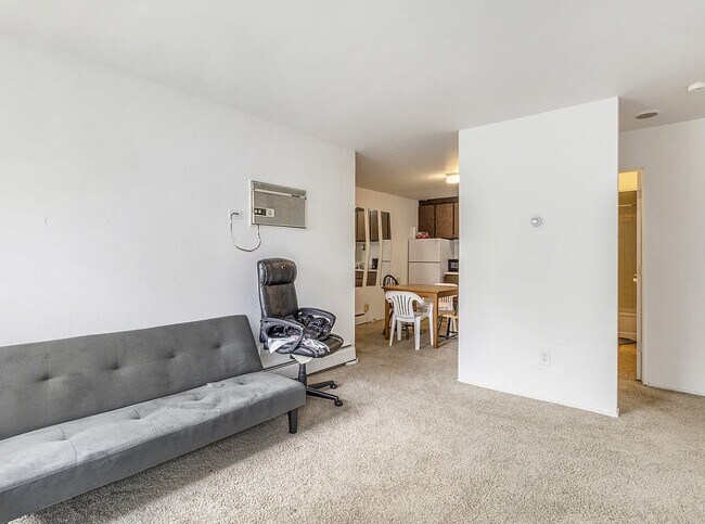 Foto del edificio - 1327 Wilmot St