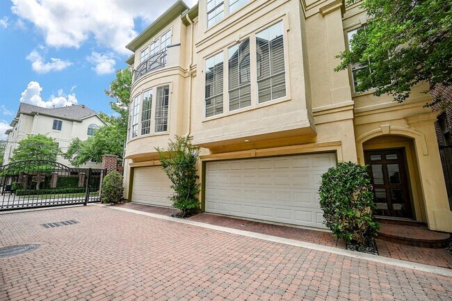 Foto del edificio - 1337 Hyde Park Blvd