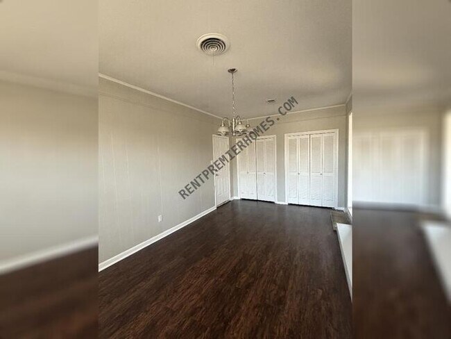 Foto del edificio - 4823 Greenfield Dr