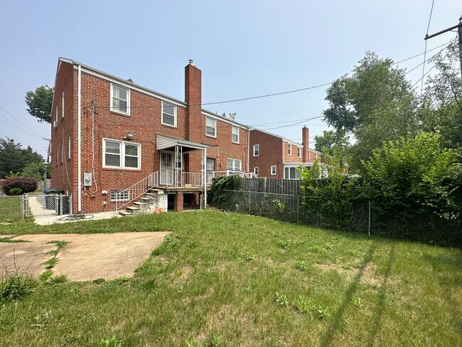 Building Photo - Cozy 3 Bedroom Townhome in Fallstaff!