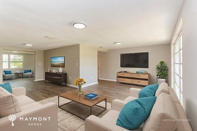 Building Photo - Bright 2-Bedroom Home with Garage