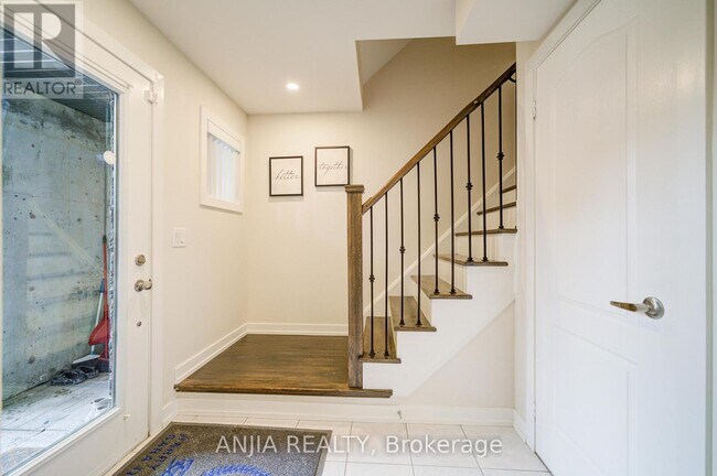 Building Photo - 55-1055 Lindcrest Manor