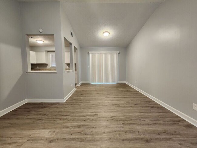 Foto del edificio - 2431 Corner Shoals Dr