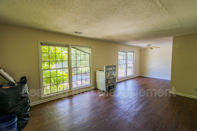 Building Photo - 910 Sea Gull Drive