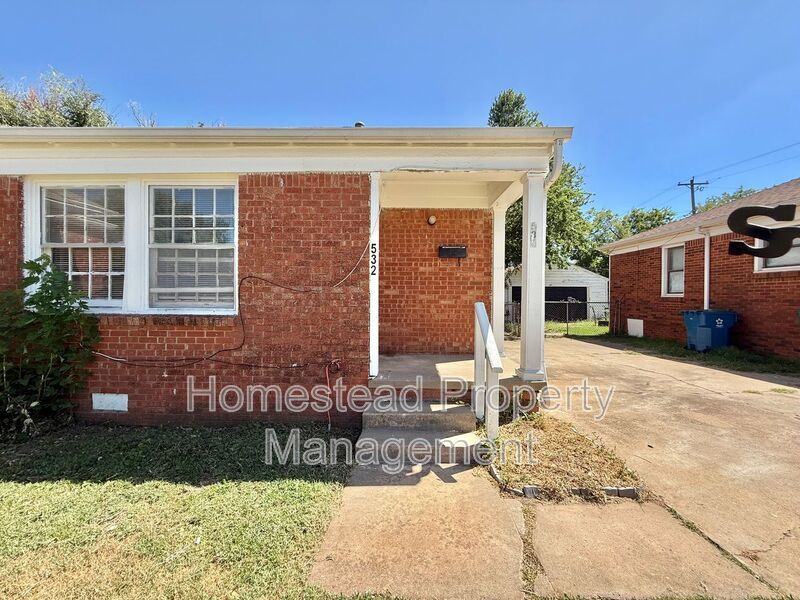 Foto principal - 532 E Indian Dr