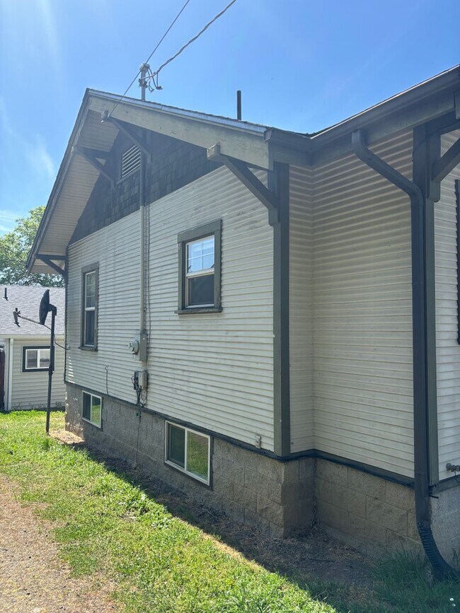 Foto del edificio - 1115 SE Roberts Ave
