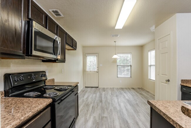 Building Photo - 5918 Aspen Gdn
