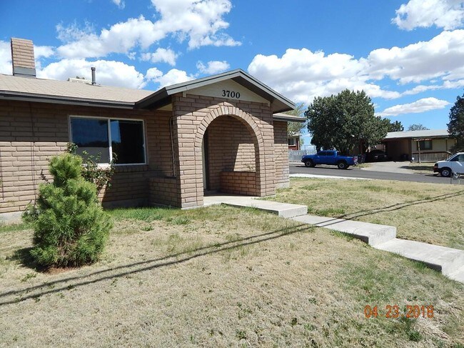 Front Porch - 3700 N Swan St