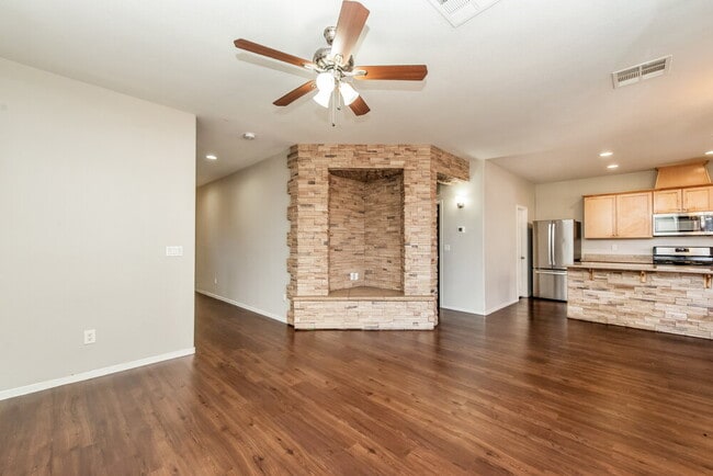 Building Photo - 10016 Bonterra Ave