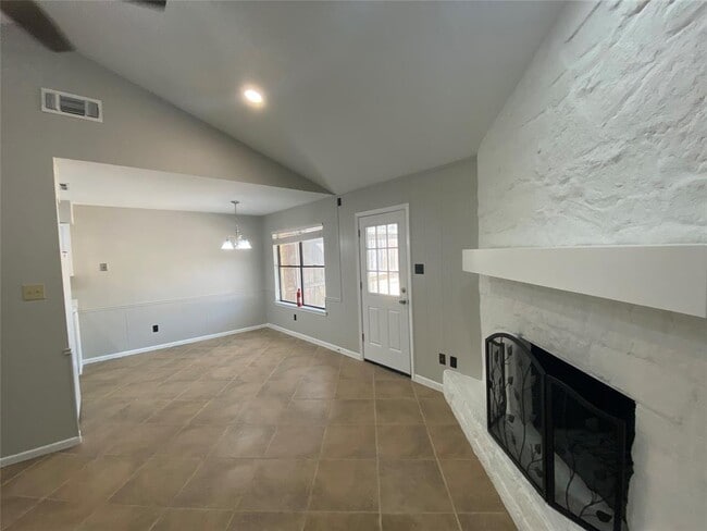 Building Photo - 11204 Brushy Glen Dr