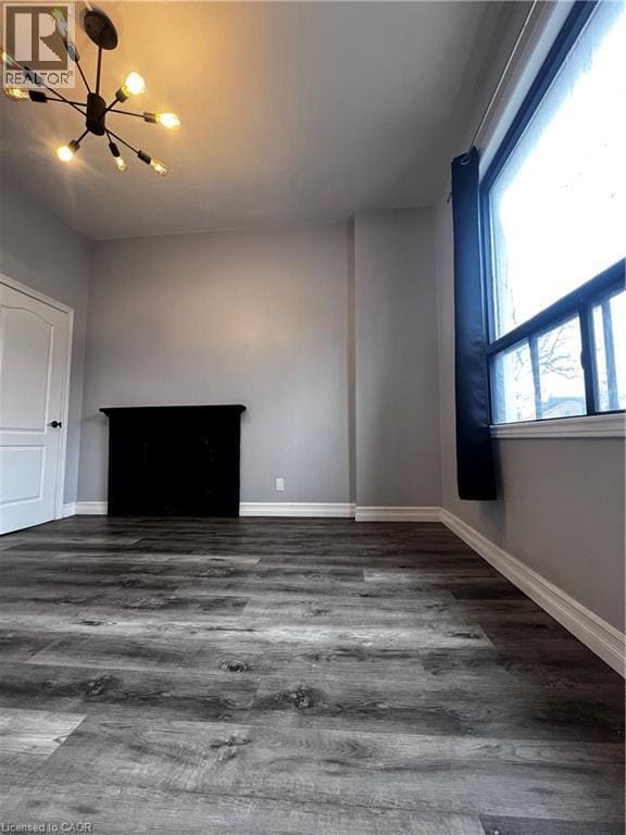 Building Photo - 295 James St N