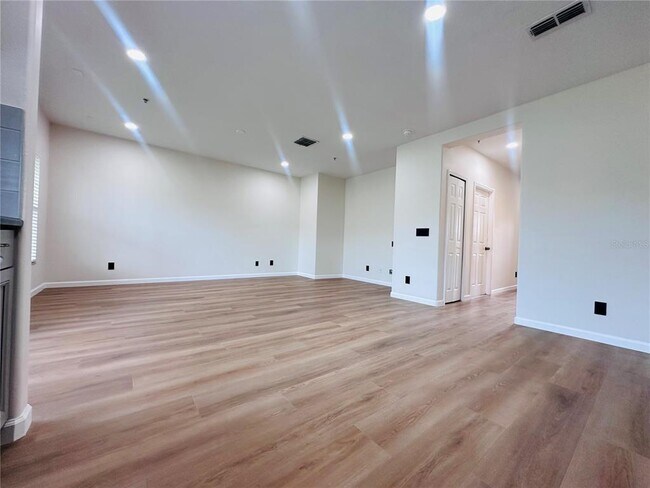 Foto del edificio - 2072 Cypress Bay Blvd