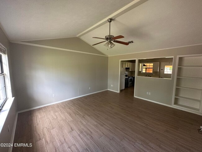 Building Photo - 120 Skyland Dr