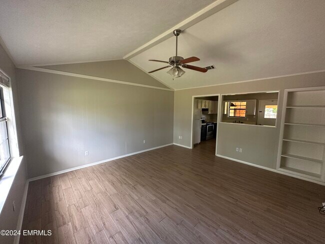Foto del edificio - 120 Skyland Dr