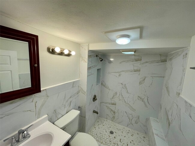 Foto del edificio - 417 Adams Ave