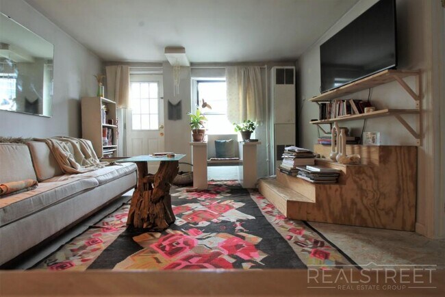 Foto del edificio - Spacious 2 Bed LOFT in Williamsburg!