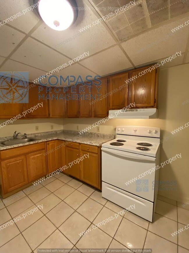 Building Photo - $1295 - 3 Bed, 1 Bath Basement Apartment -...