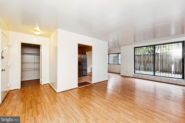 Foto del edificio - 8830 Piney Branch Rd