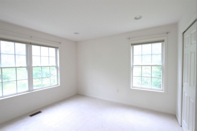 Building Photo - 38 Rosewood Ct