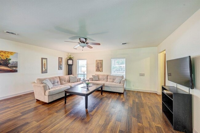 Building Photo - 4109 Lymbar Dr