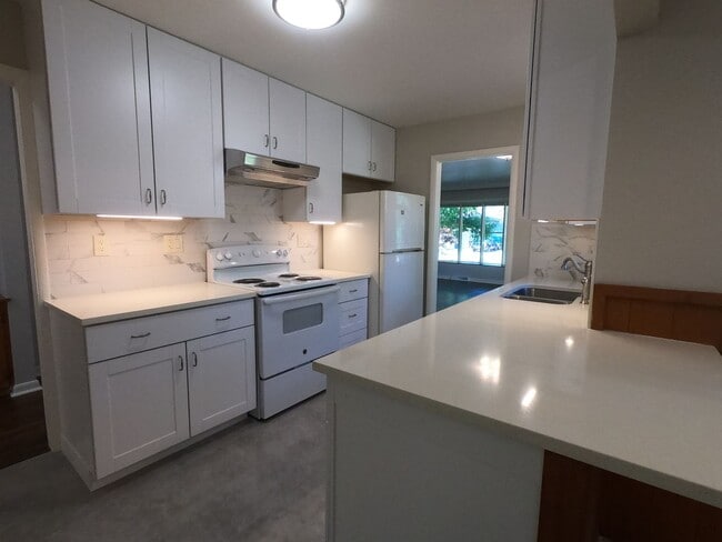 Building Photo - Beautifully remodeled 3 bed 2.5 bath house in Broomfield