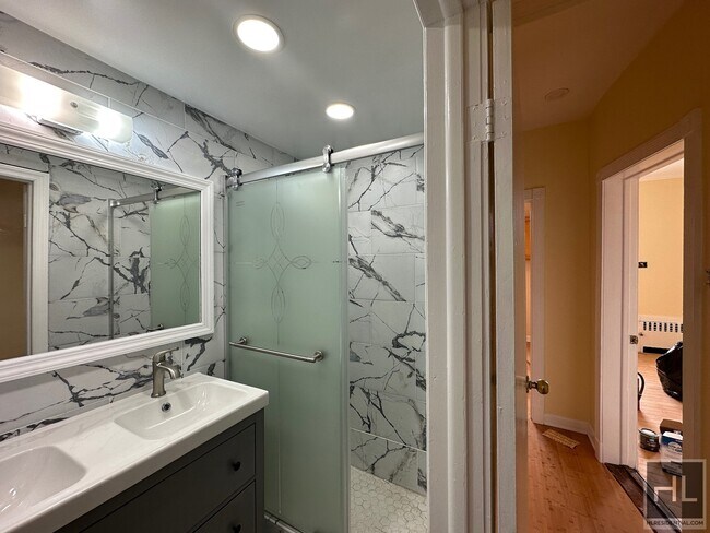 Building Photo - 125 STREET